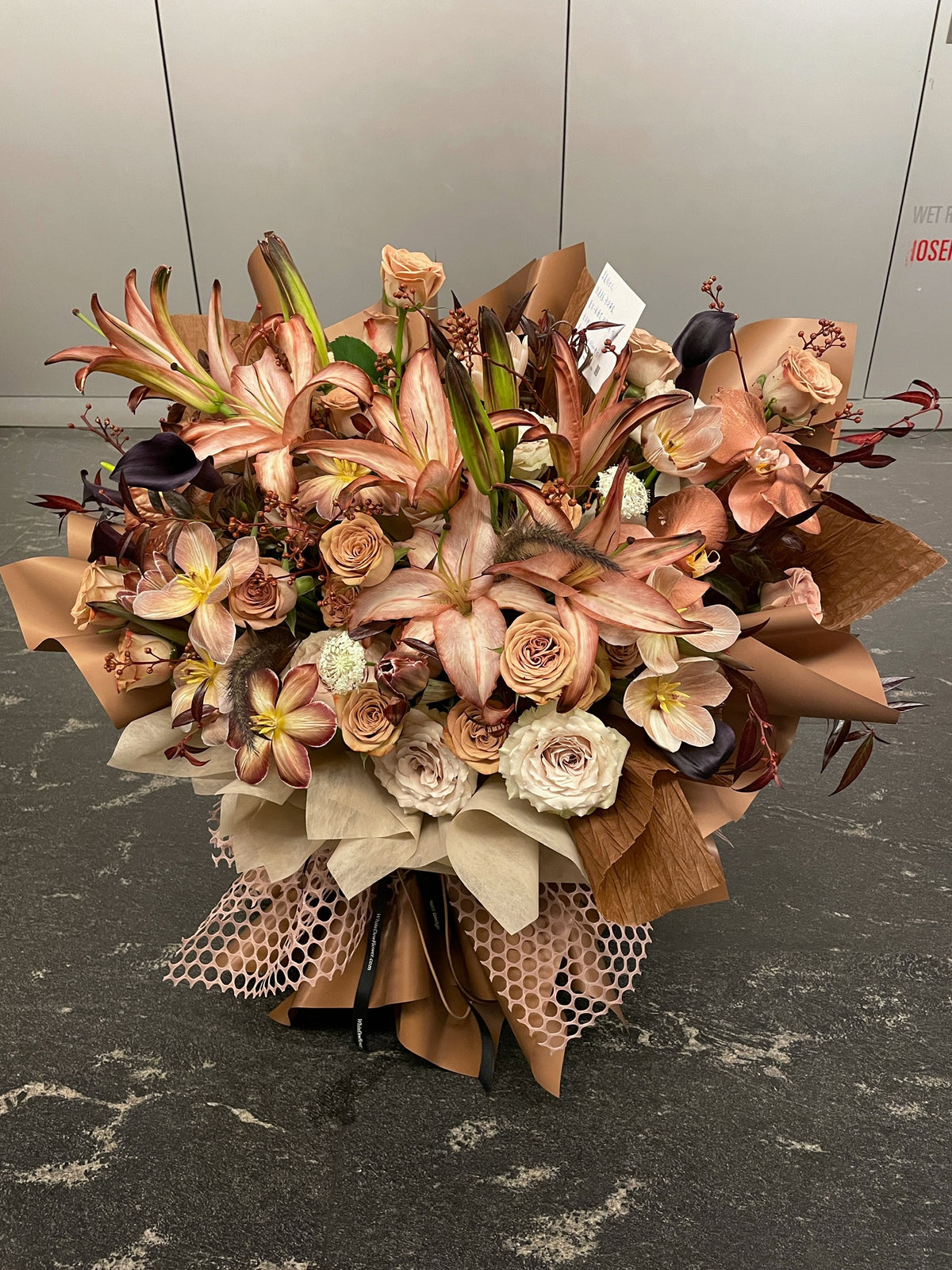 FT110 - Brownie-Colored Giant Bouquet