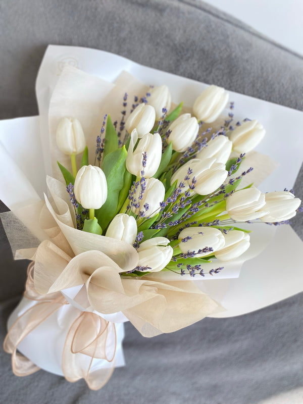 white tulip bouquet buy