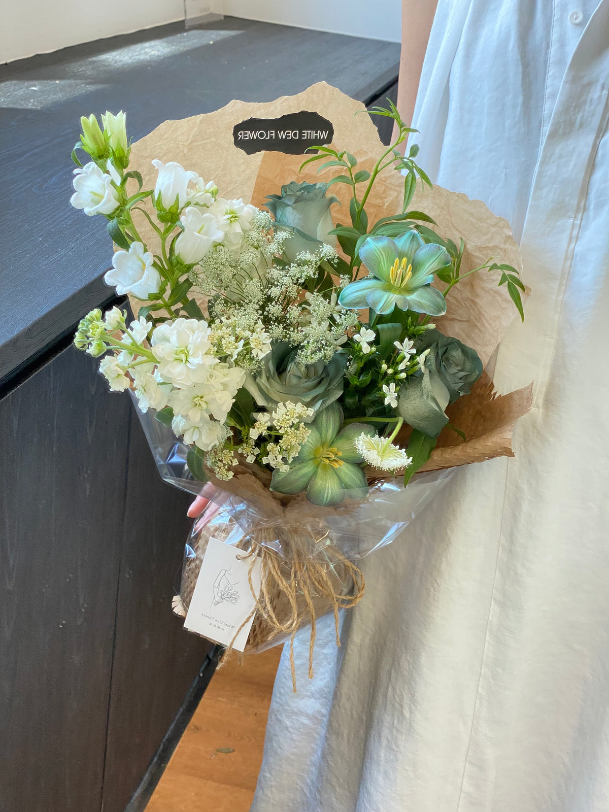 FT202 - Green and White Bouquet