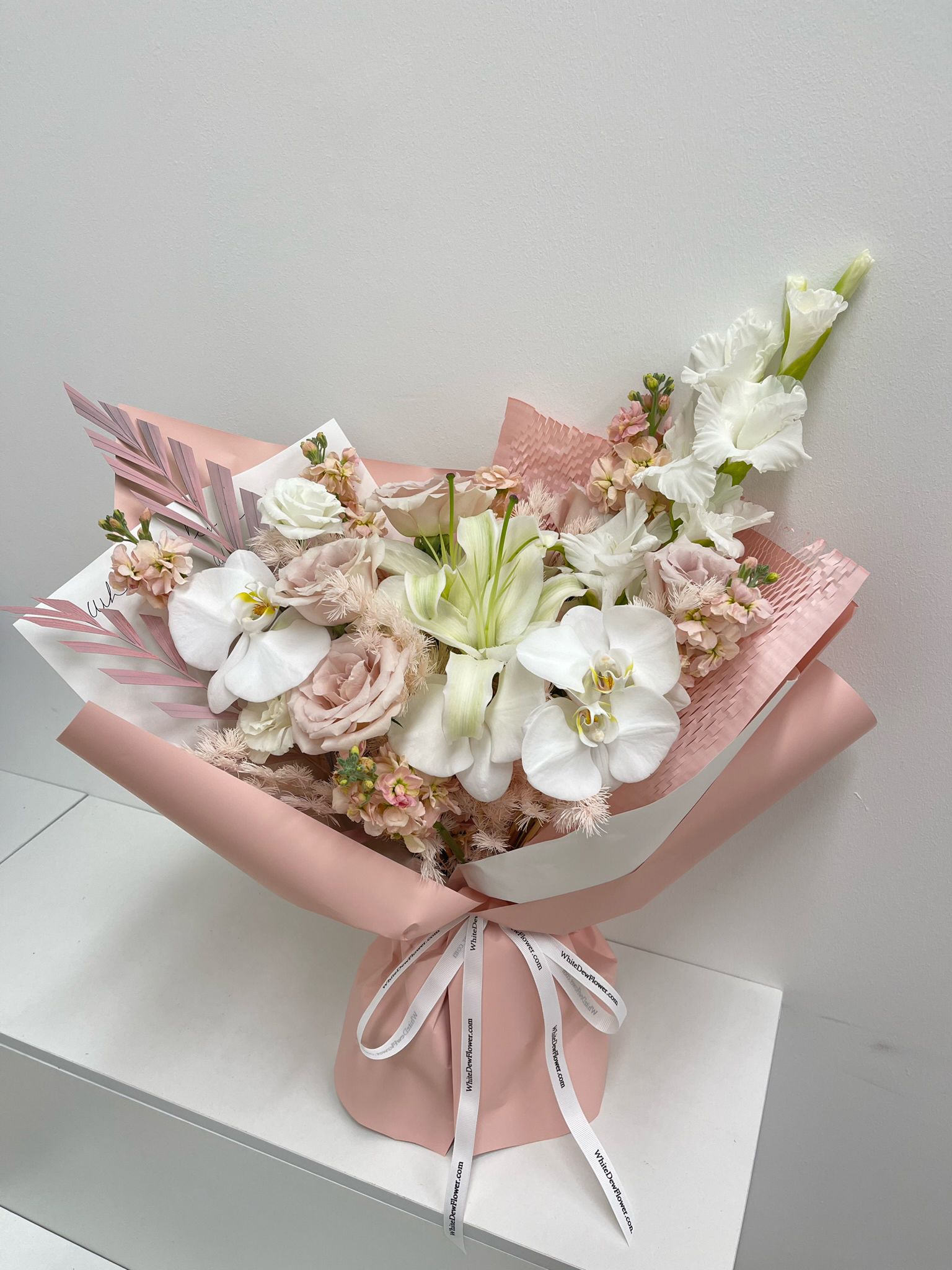 Customize Bouquet with Natural color Online | White Dew Flower