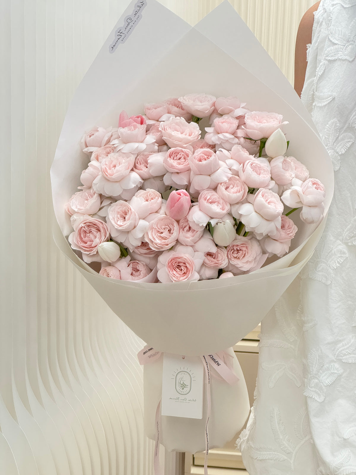 FT194-Pink & White Tulip with Fairy Kiss Roses