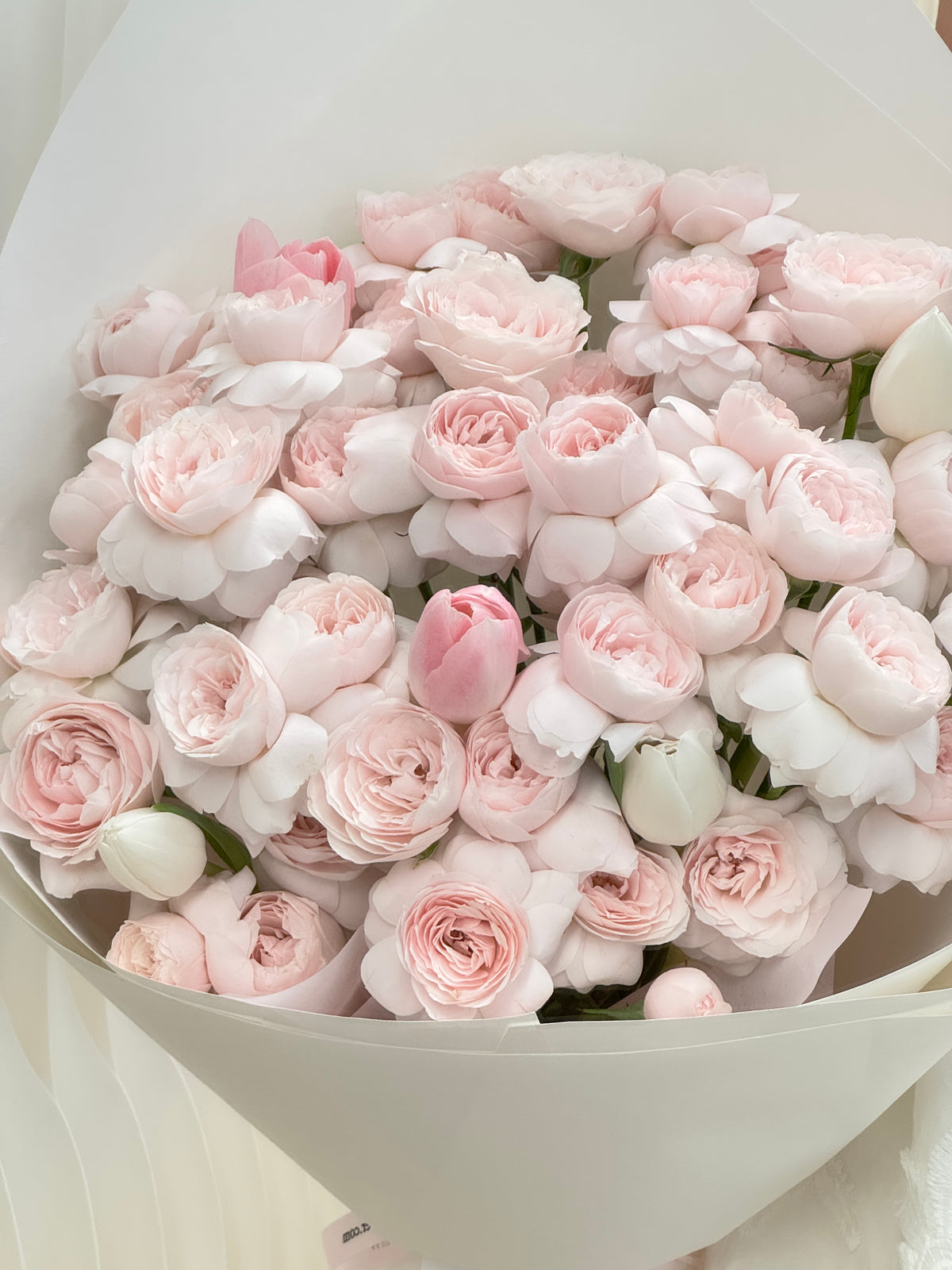 FT194-Pink & White Tulip with Fairy Kiss Roses