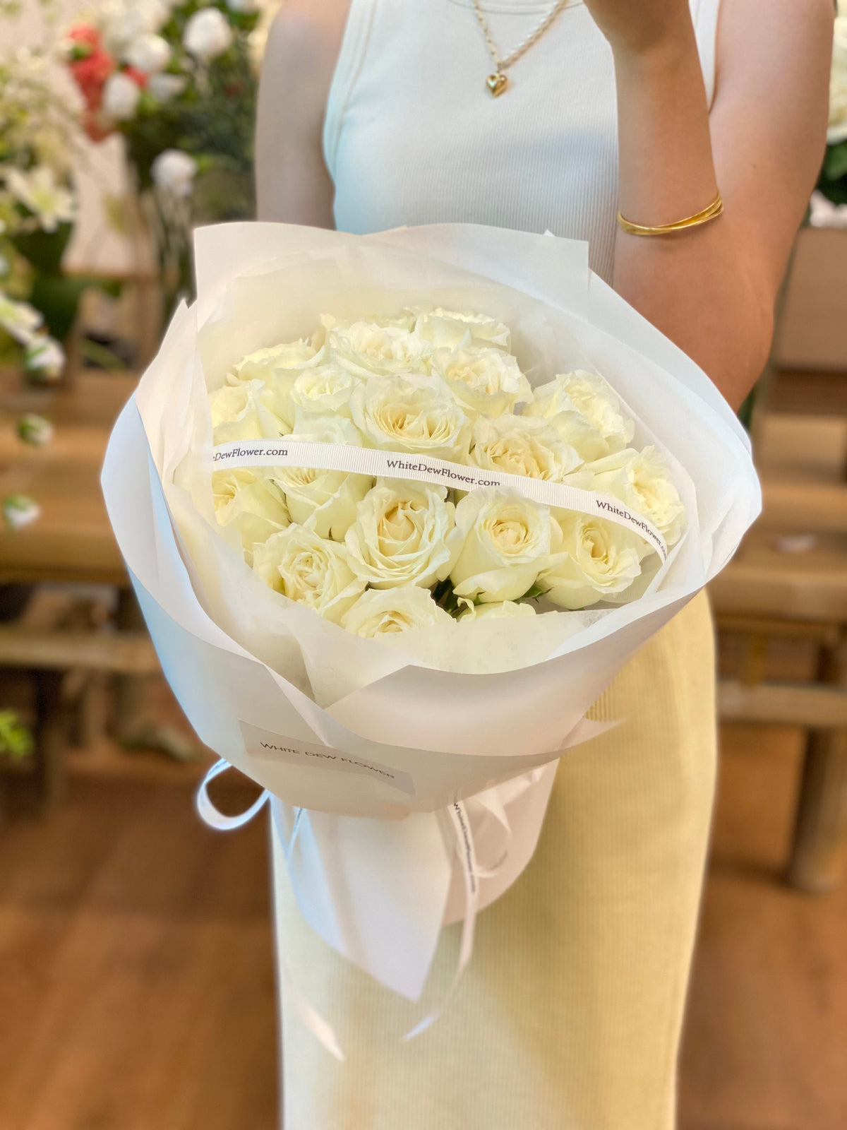 FT113-19 White Roses Bouquet