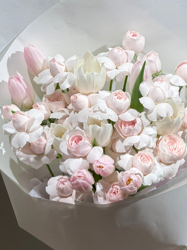 FT194-Pink & White Tulip with Fairy Kiss Roses