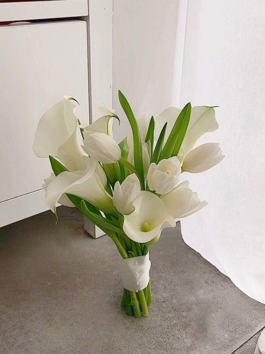 BD22-White Calla Lily With Tulip- Bridal Bouquet