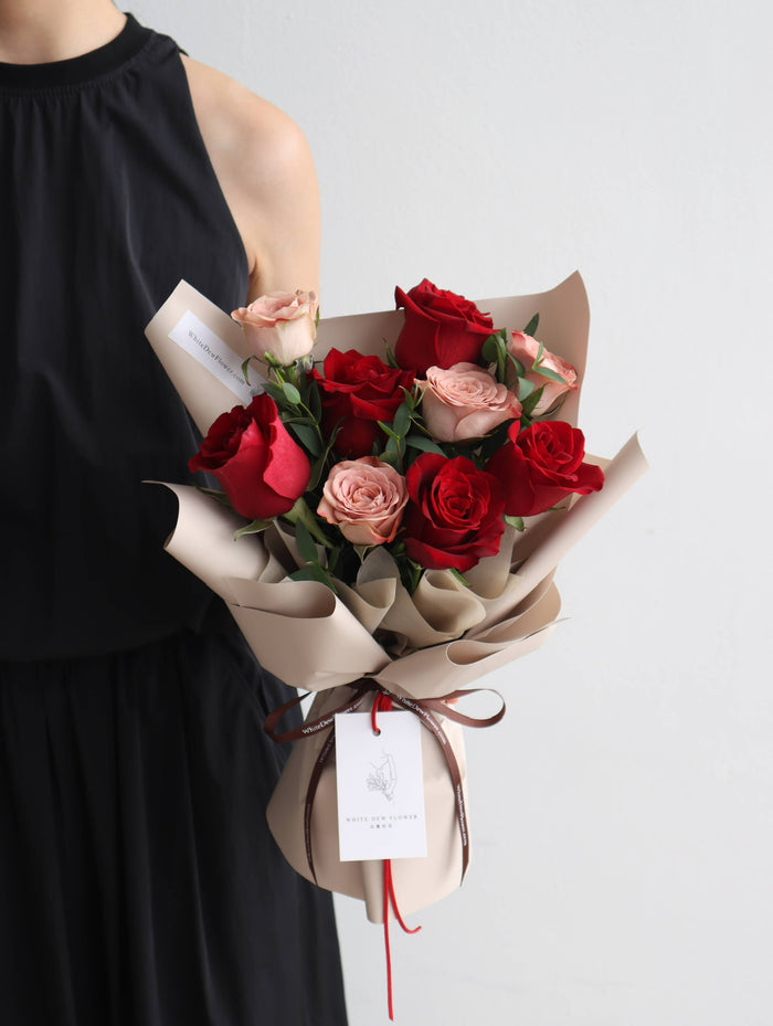 Valentine’s Day red rose bouquet Singapore – China Roses
Luxury Valentine’s Day flowers Singapore red roses
Classic red rose bouquet Valentine gift Singapore