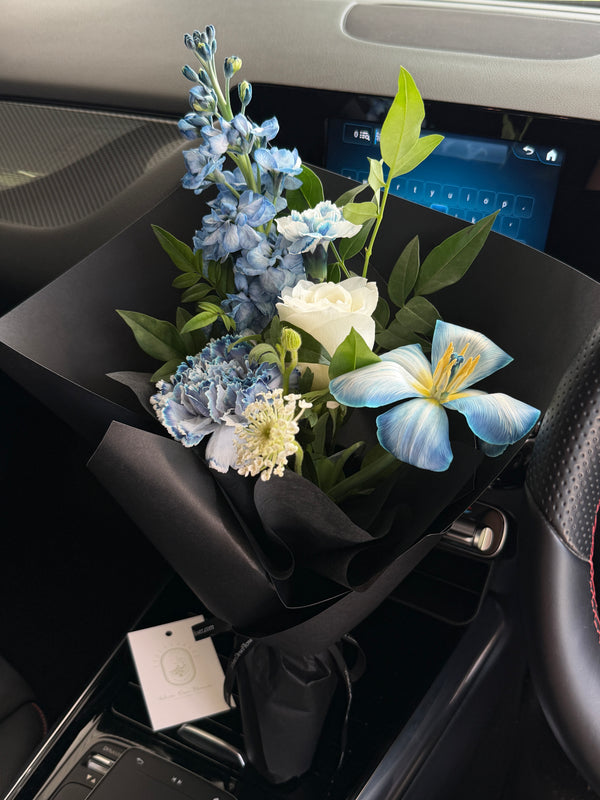 VD88-Blue Romance Valentine Bouquet