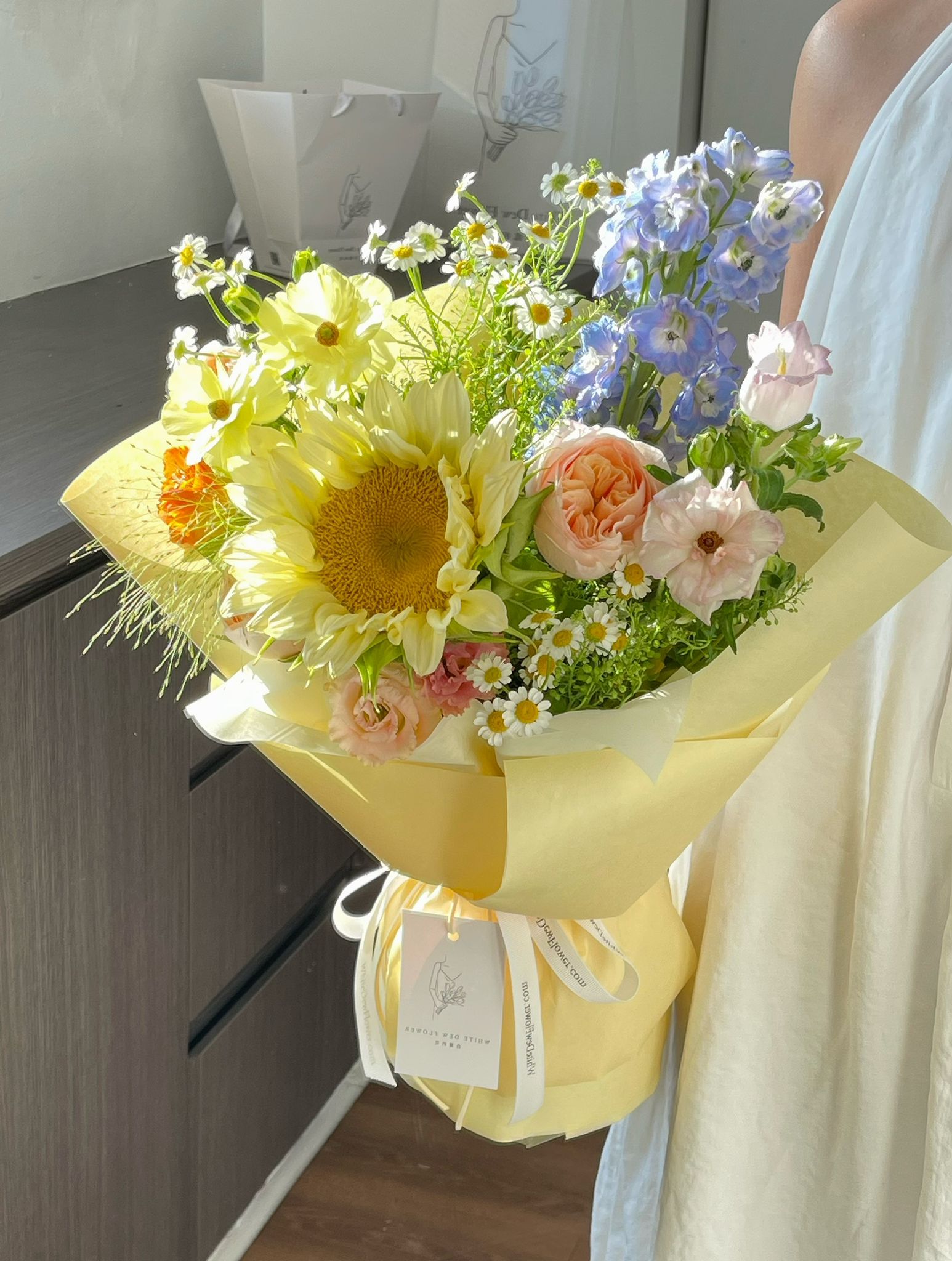 花卉06 FT06-Yellow-Blue Theme Omakase-黄蓝色系花束 – White Dew Flower