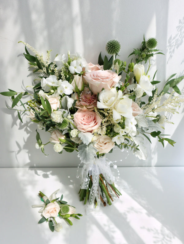 BD28-Rustic Wide Bridal Bouquet