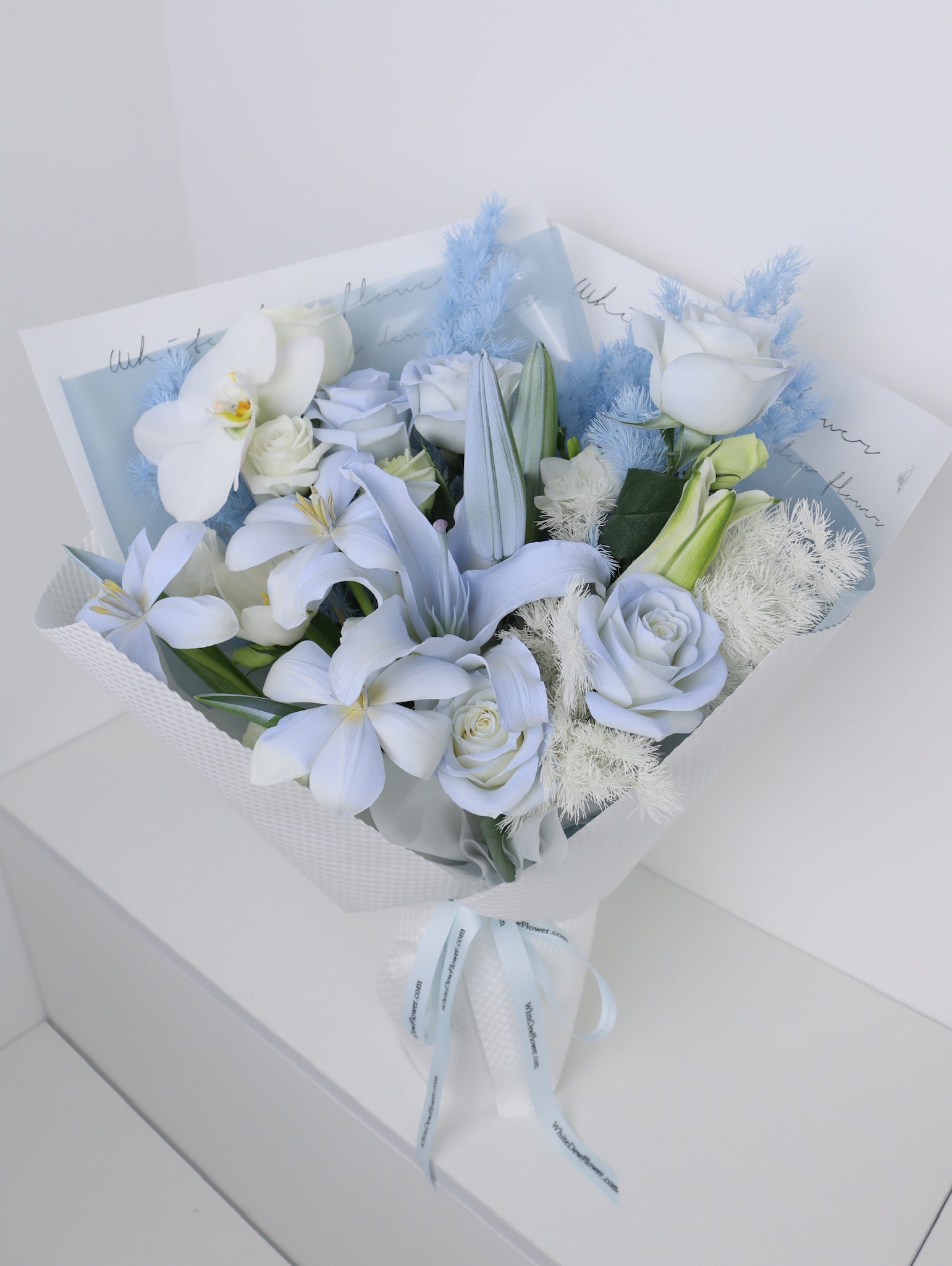 Artistic Color Freestyle Bouquet S-Size | Order Now | White